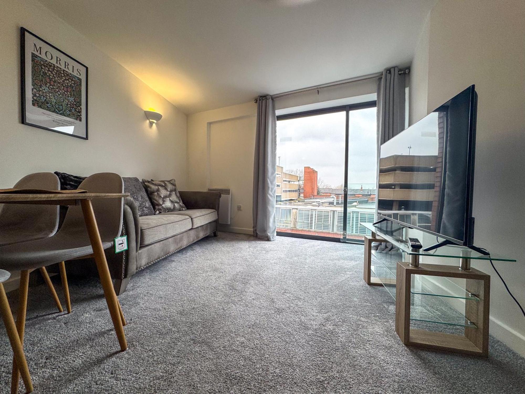 J Quarter 1br - Free Parking - Three Apartment *